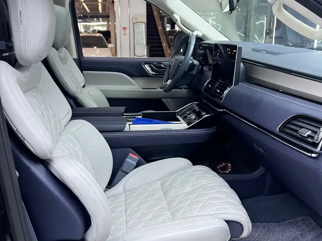 Lincoln Navigator One 2023 из CN, фото 10