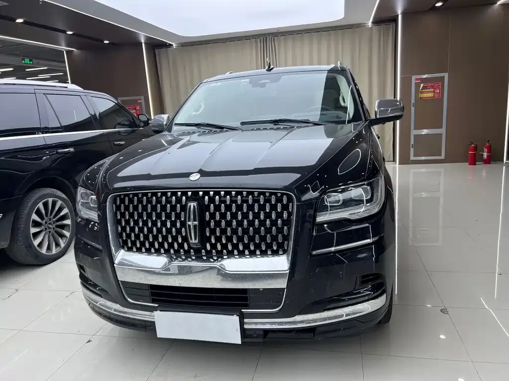Lincoln Navigator One 2023 из CN, фото 2