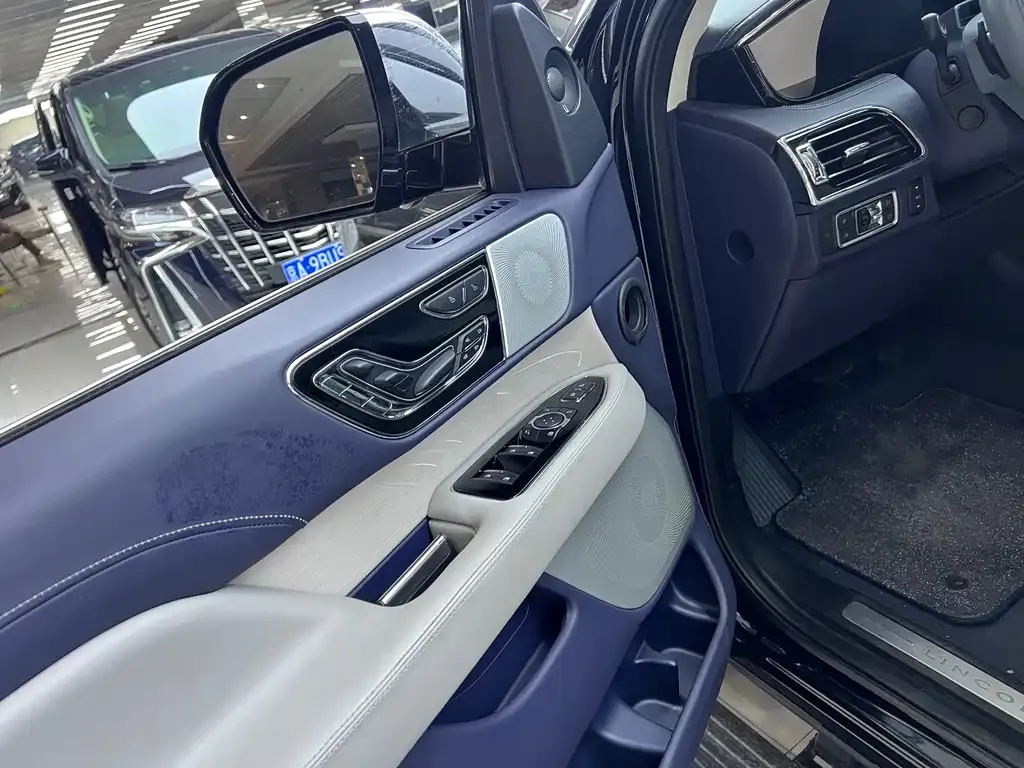 Lincoln Navigator One 2023 из CN, фото 4