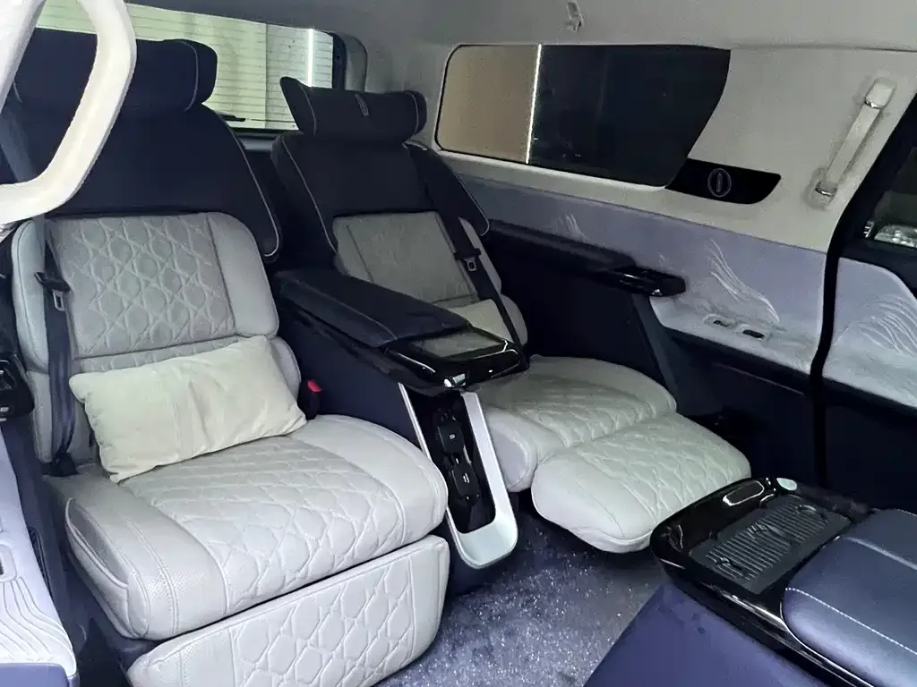 Lincoln Navigator One 2023 из CN, фото 6