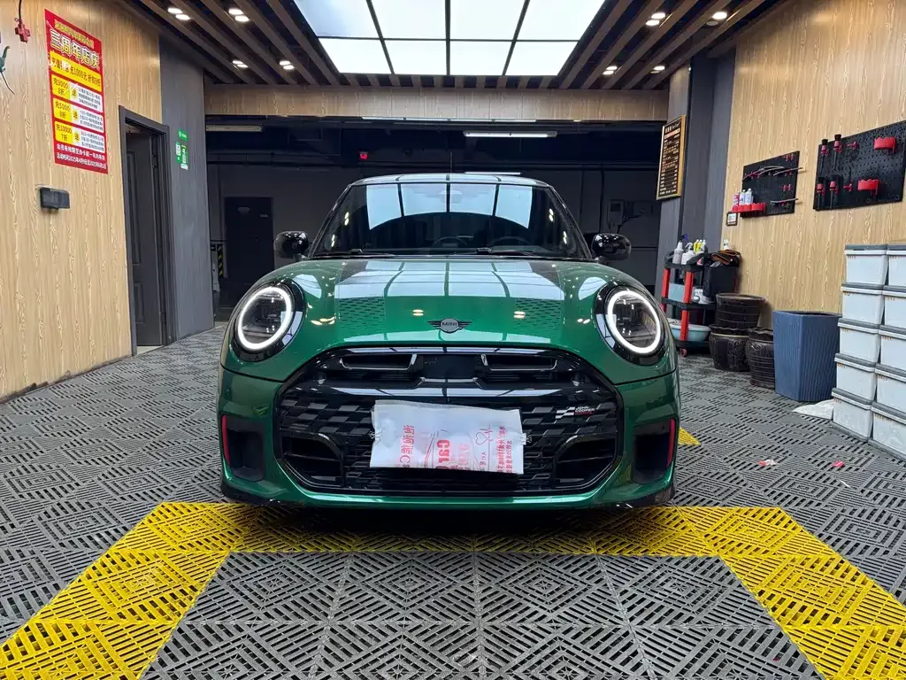 MINI JCW (John Cooper Works) — фото 1