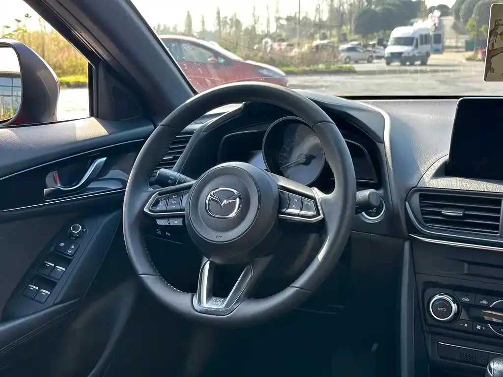 Mazda CX-4 — фото 10