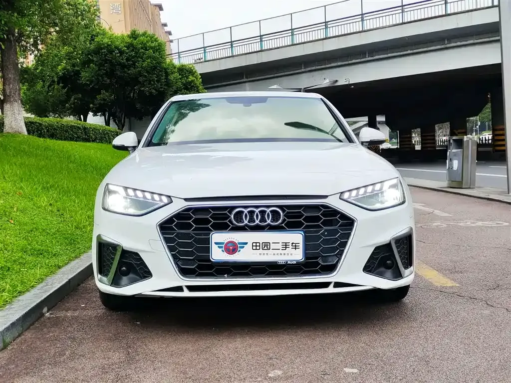 Audi A4L 2022 из CN, фото 2
