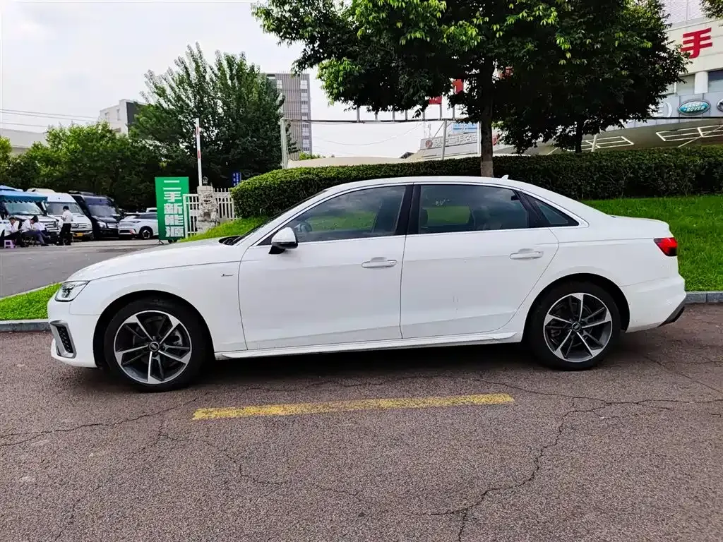 Audi A4L 2022 из CN, фото 3