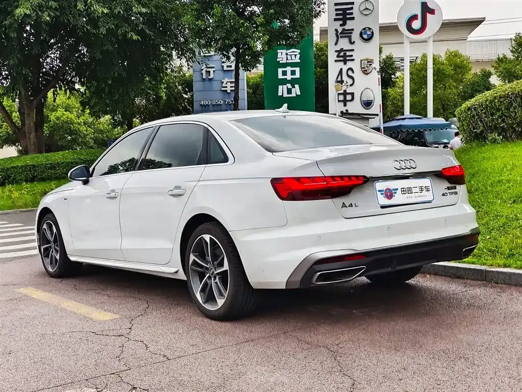Audi A4L 2022 из CN, фото 4