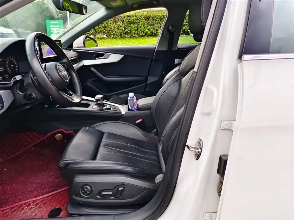 Audi A4L 2022 из CN, фото 8