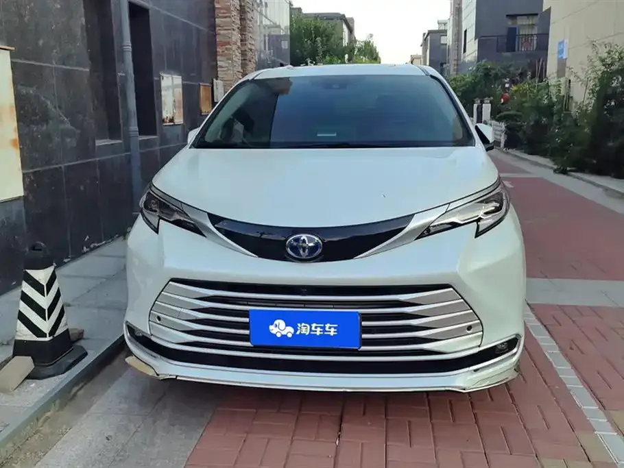 Toyota Sienna 2022 из CN, фото 2