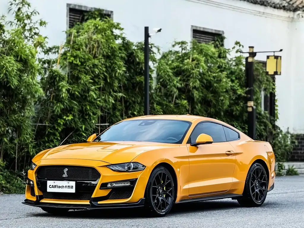 Ford Mustang 2023 из CN, фото 1
