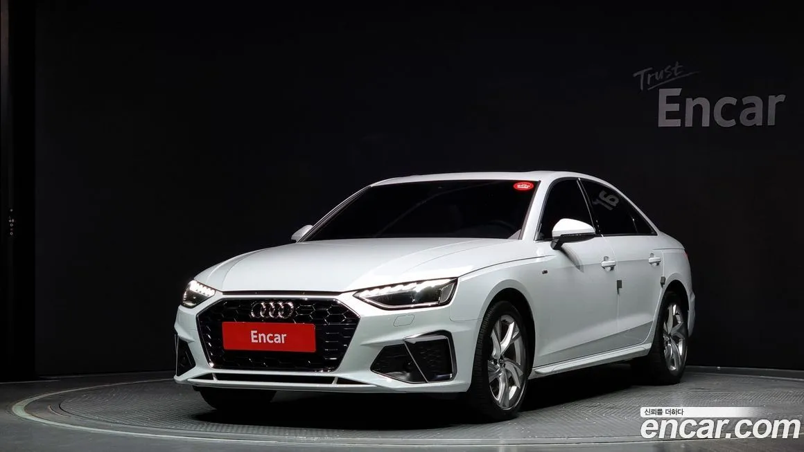 Audi A4 — фото 1