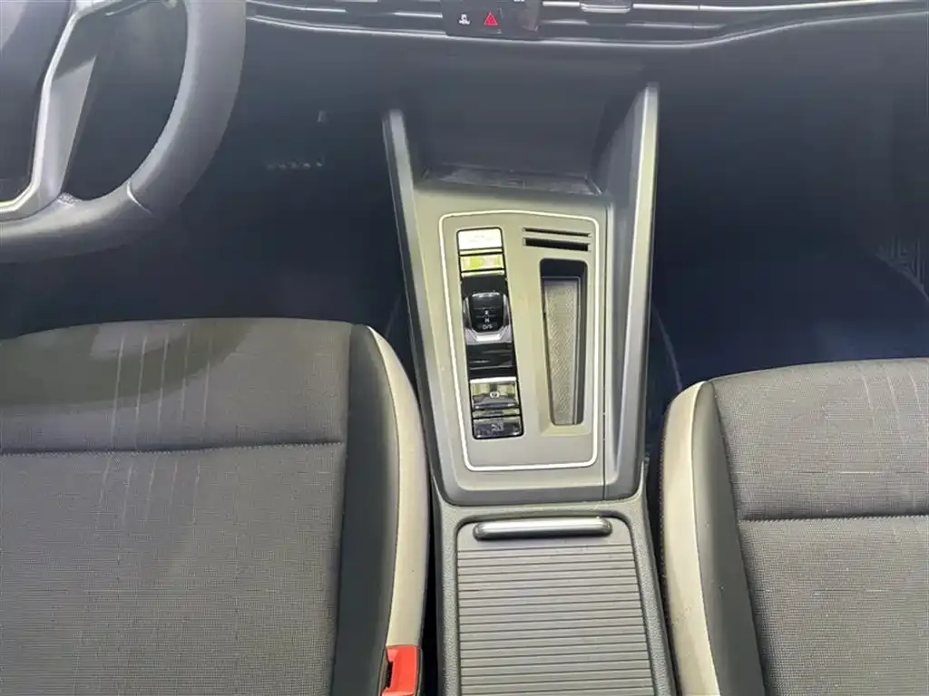 Volkswagen Golf 2022 из CN, фото 10