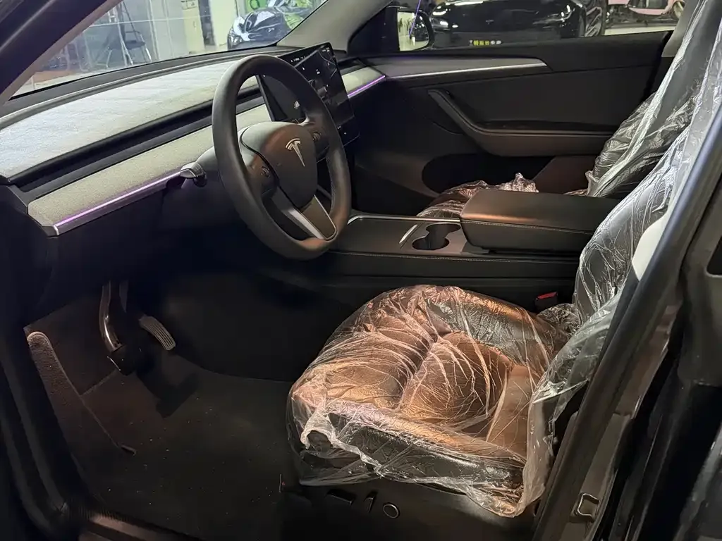 Tesla Model Y — фото 6