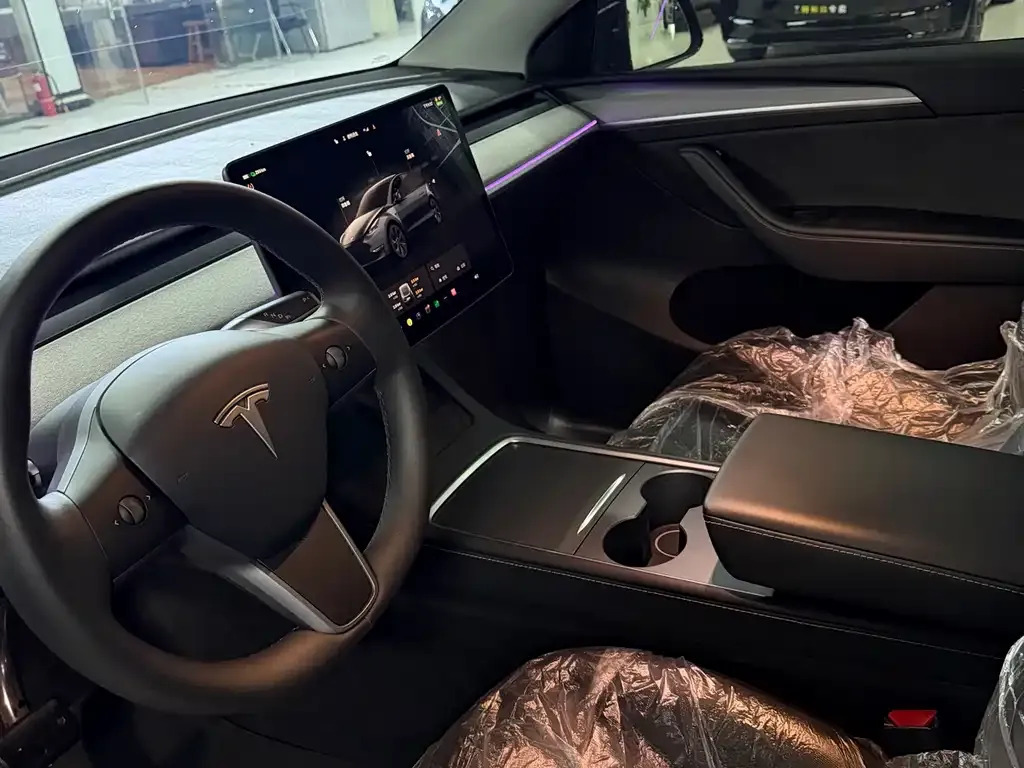 Tesla Model Y — фото 7