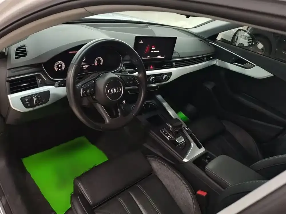 Audi A4L 2021 из CN, фото 2