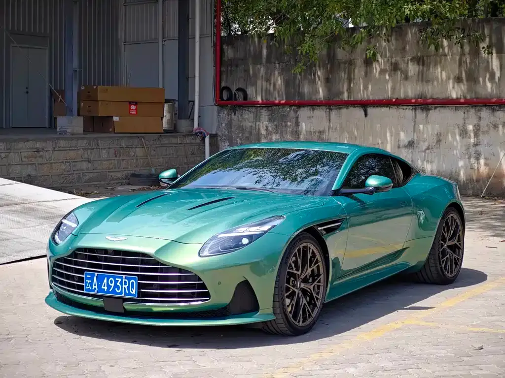 Aston Martin DB12