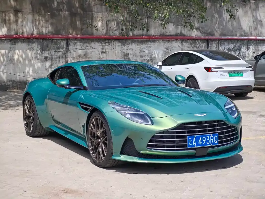 Aston Martin DB12 2024 из CN, фото 3