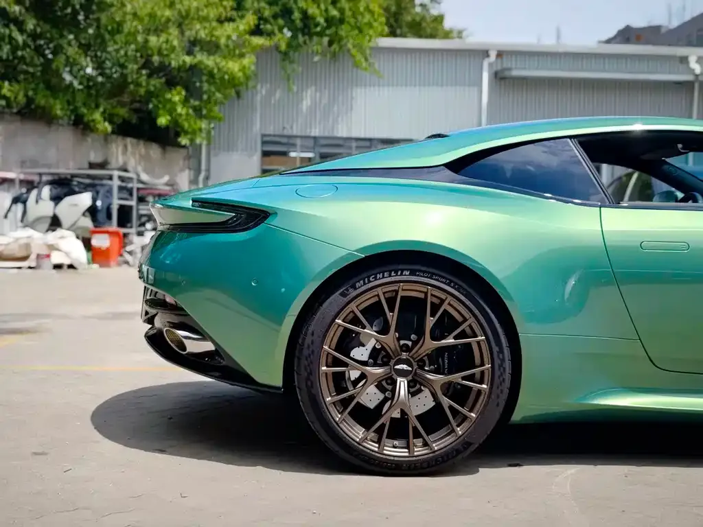 Aston Martin DB12 2024 из CN, фото 7