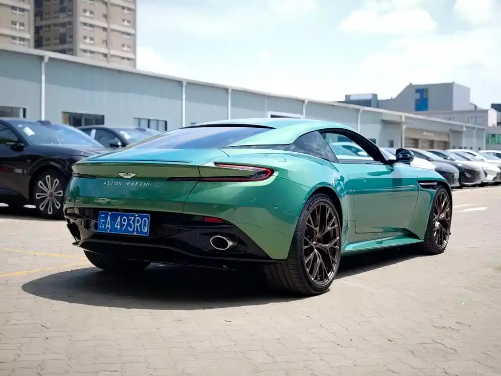 Aston Martin DB12 2024 из CN, фото 8