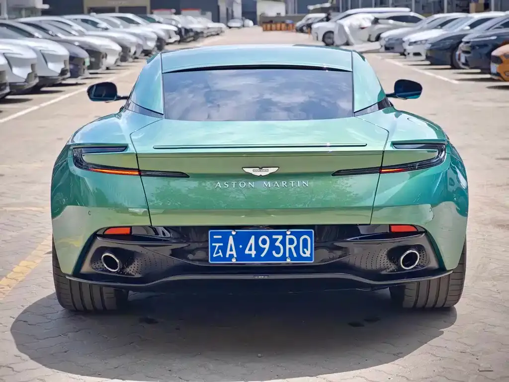 Aston Martin DB12 2024 из CN, фото 9