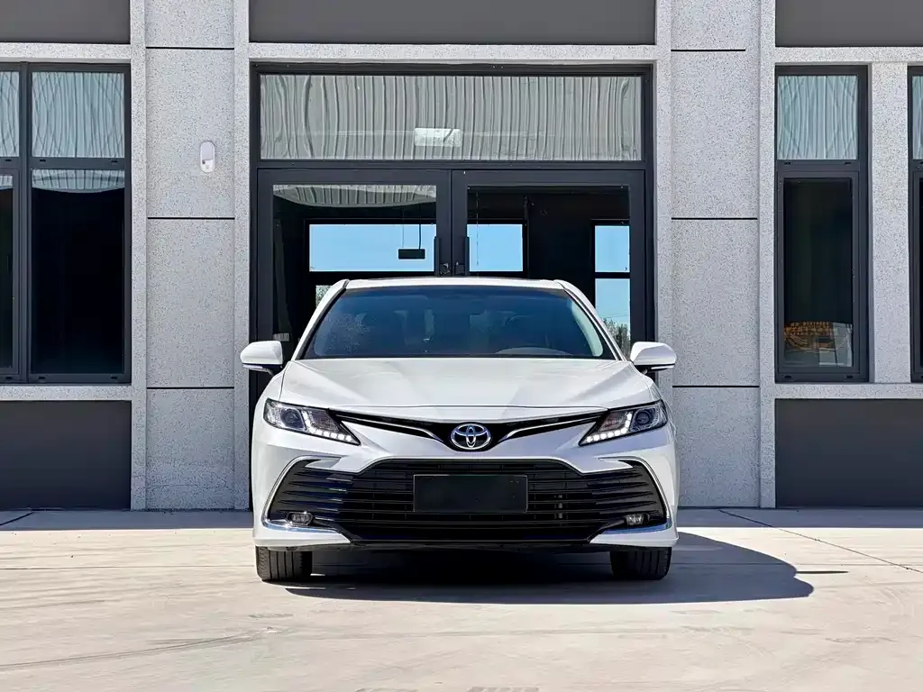 Toyota Camry 2023 из CN, фото 2