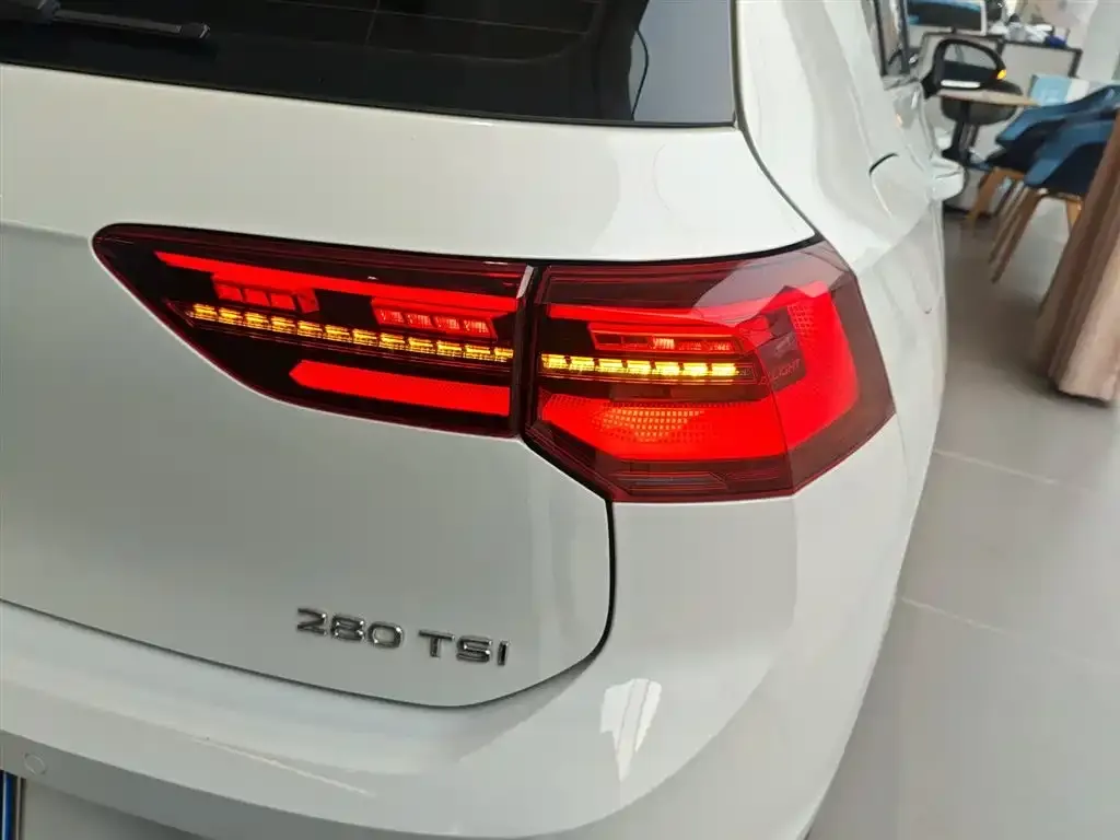 Volkswagen Golf 2023 из CN, фото 8