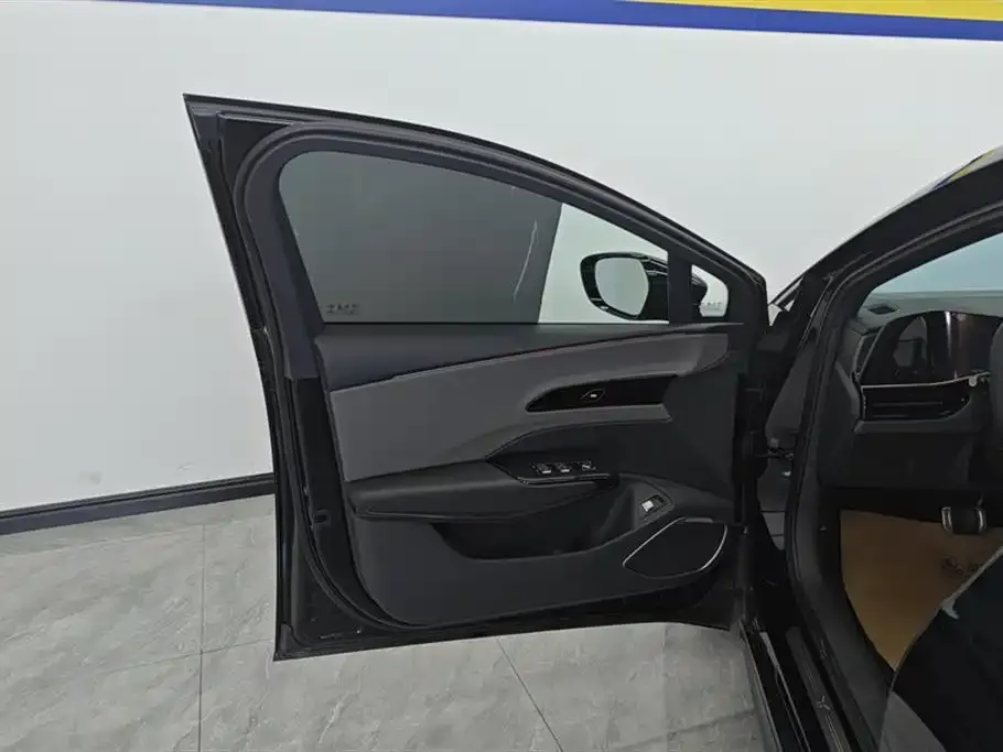 Hongqi EH7 2024 из CN, фото 7