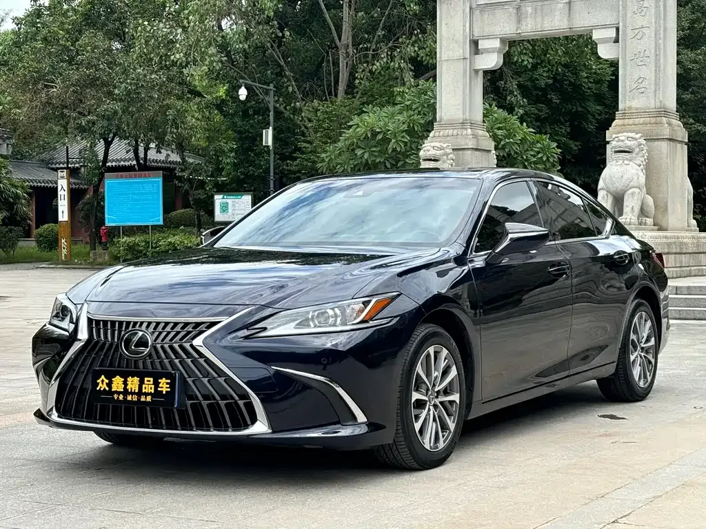 Lexus ES — фото 1