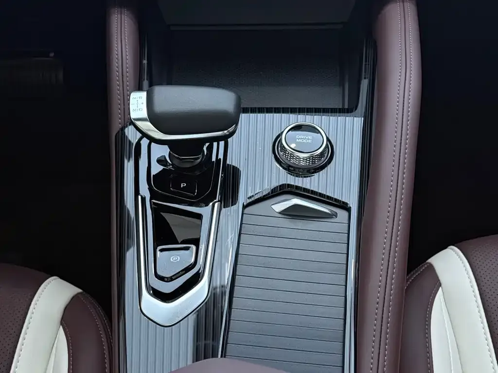 Geely Xingyue L — фото 10