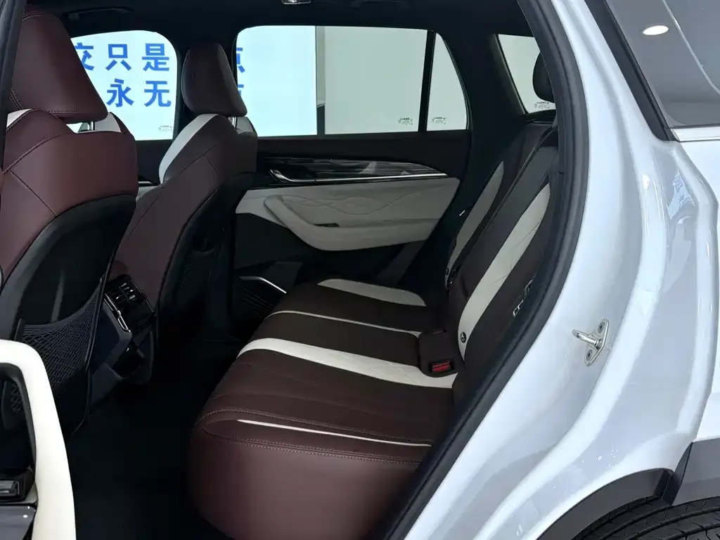 Geely Xingyue L — фото 6