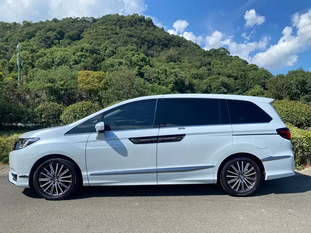Honda Elysion 2025 из CN, фото 3
