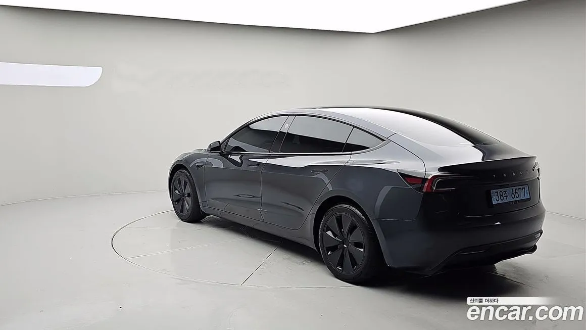 Tesla Model 3 — фото 4