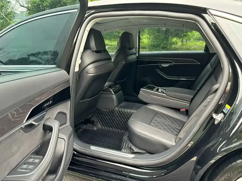 Audi A8 2024 из CN, фото 8