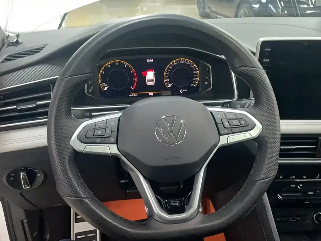Volkswagen Tiguan L — фото 4