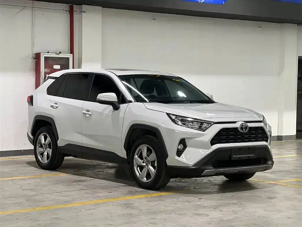 Toyota RAV4 — фото 3