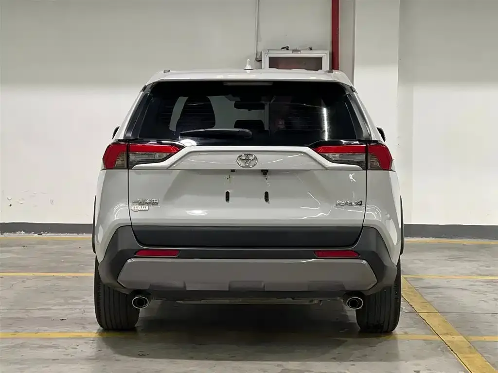Toyota RAV4 — фото 6