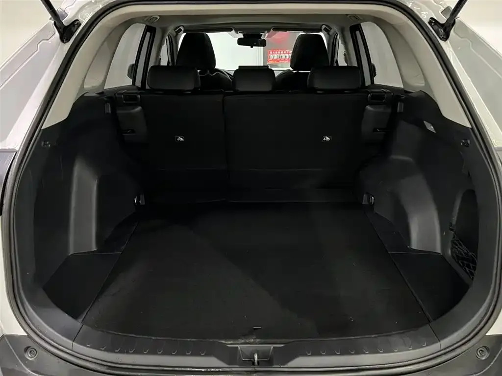 Toyota RAV4 — фото 7