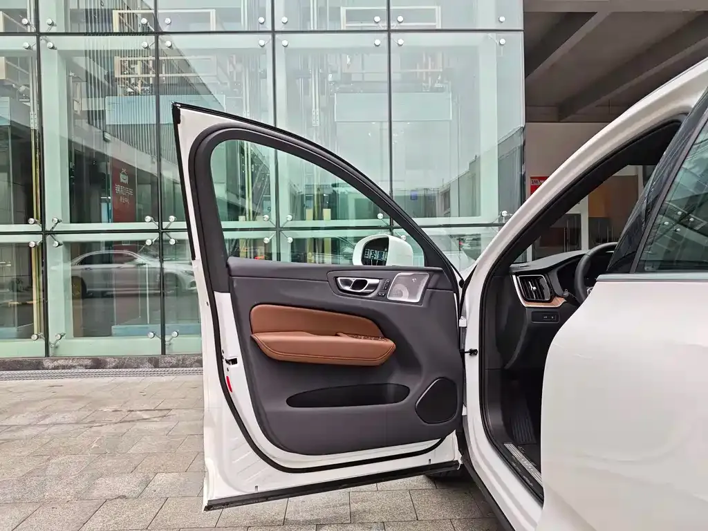 [object Object] XC60 PHEV 2024 из CN, фото 9