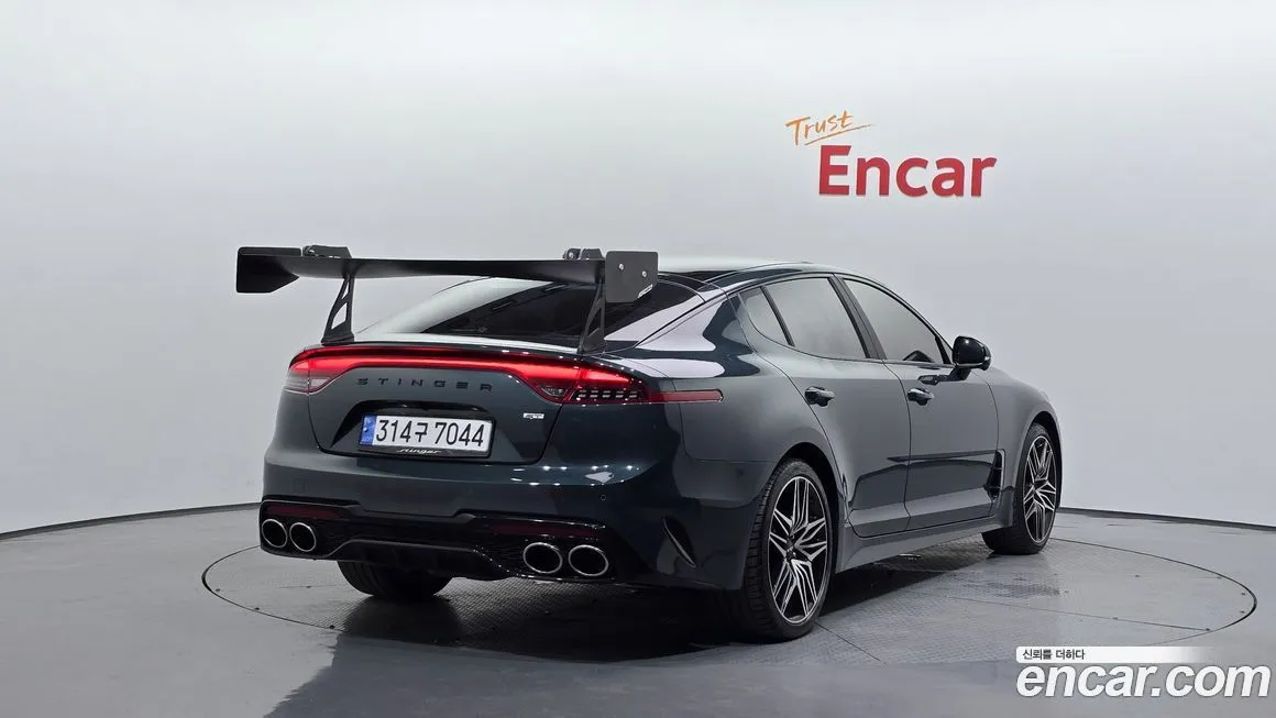 Kia Stinger 2023 из KR, фото 2