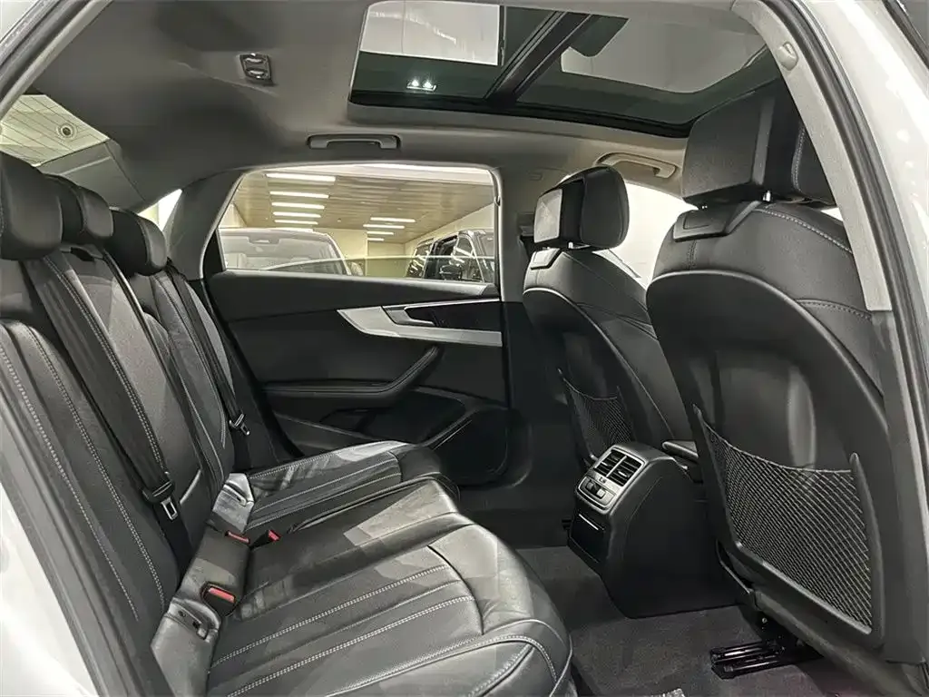 Audi A4L 2023 из CN, фото 7