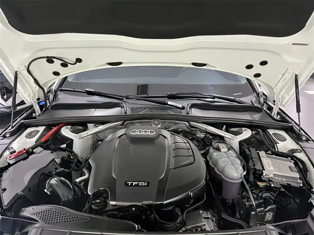 Audi A4L 2023 из CN, фото 8