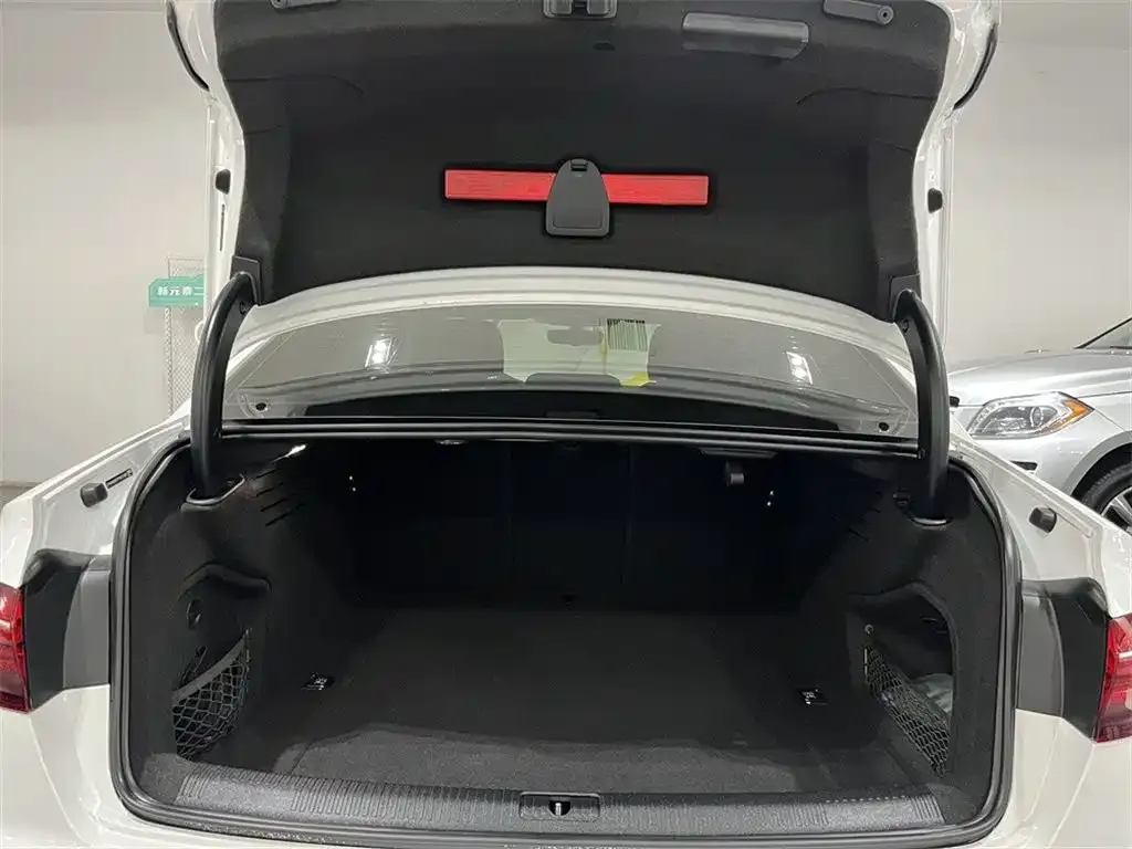 Audi A4L 2023 из CN, фото 9