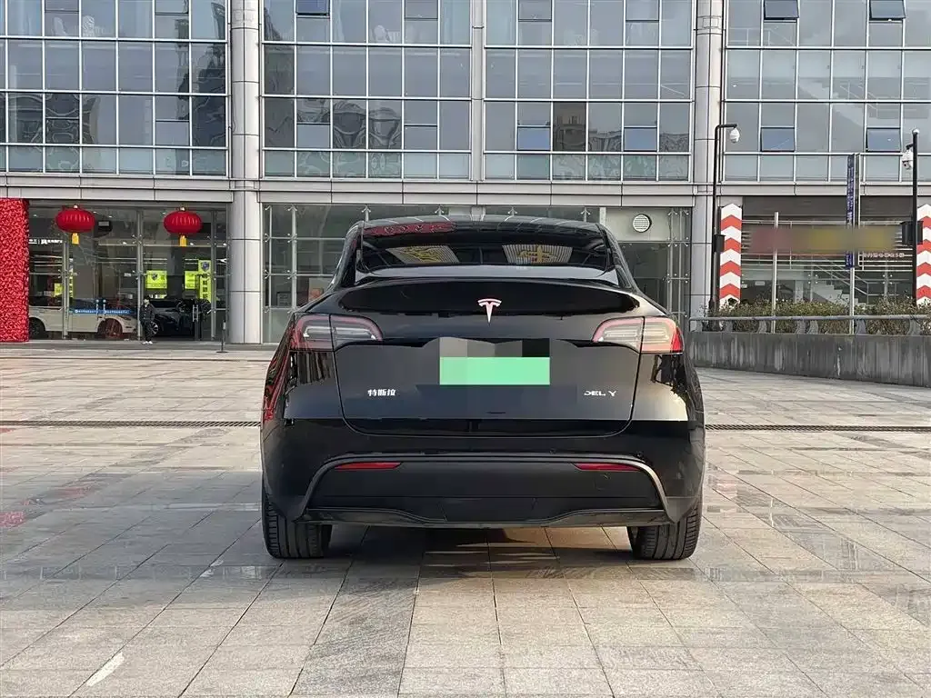 Tesla Model Y — фото 7
