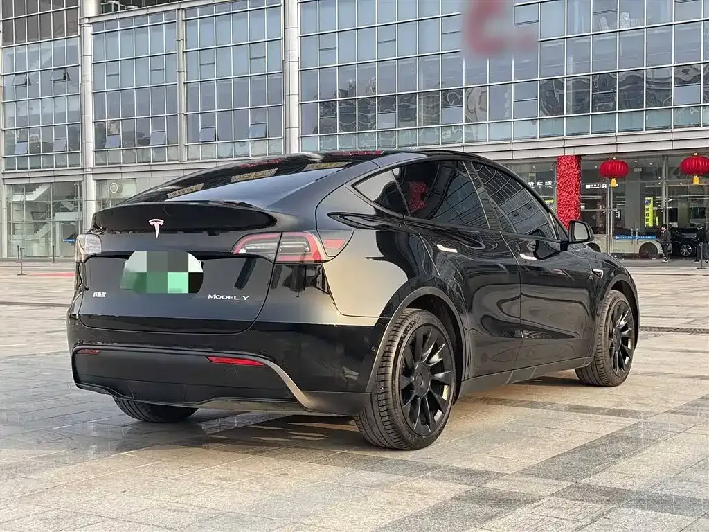 Tesla Model Y — фото 8