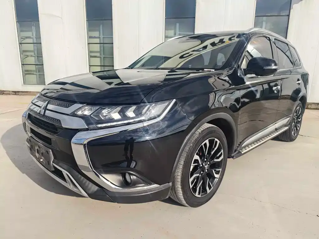 Mitsubishi Outlander — фото 1