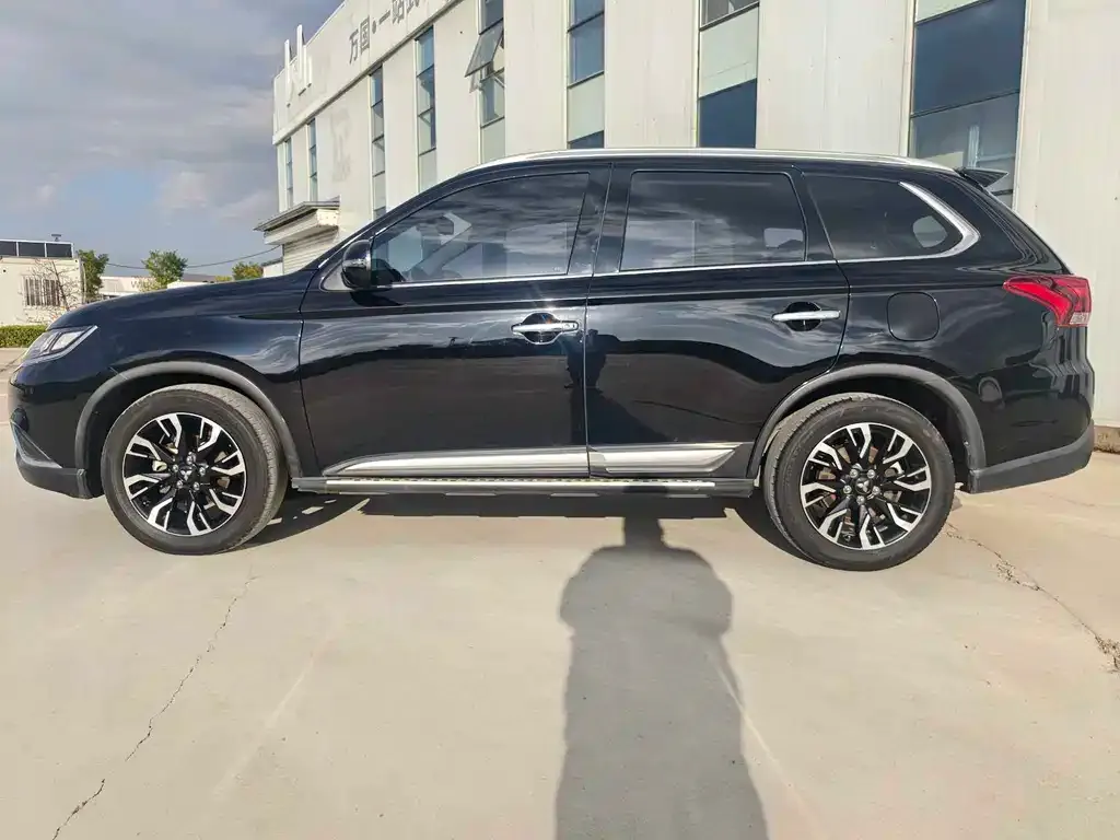 Mitsubishi Outlander — фото 2