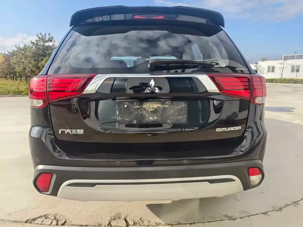Mitsubishi Outlander — фото 8