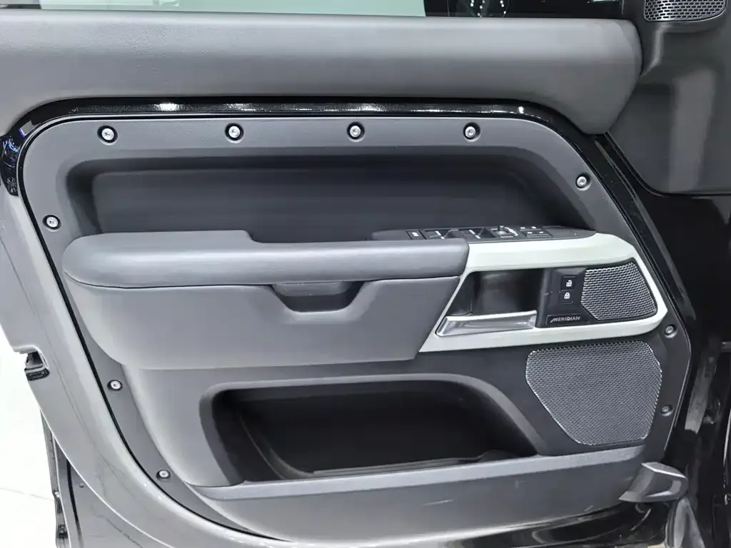 Land Rover Defender 2023 из CN, фото 4