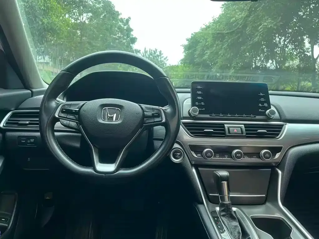 Honda Accord — фото 10