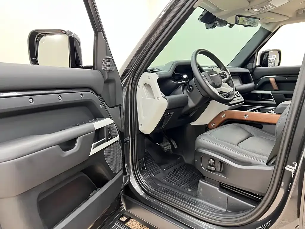 Land Rover Defender 2023 из CN, фото 9