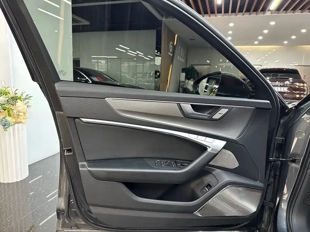 Audi A6L 2021 из CN, фото 5