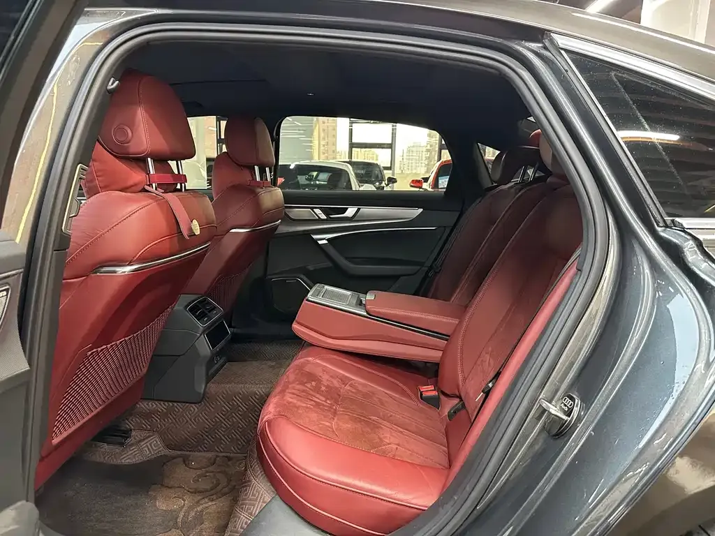 Audi A6L 2021 из CN, фото 6